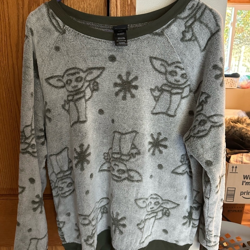 NWOT- Star Wars Gray and Olive Baby Yoda Sweatshirt